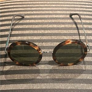 LINDA FARROW  & THE ROW Round Tortoise Sunglasses